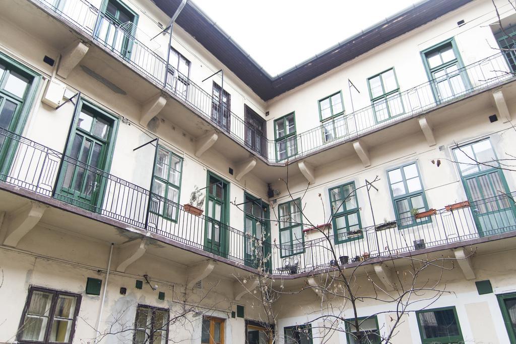 Ava'S Champagne Studio City Center-Andrash Street King Street Budapest Exterior photo
