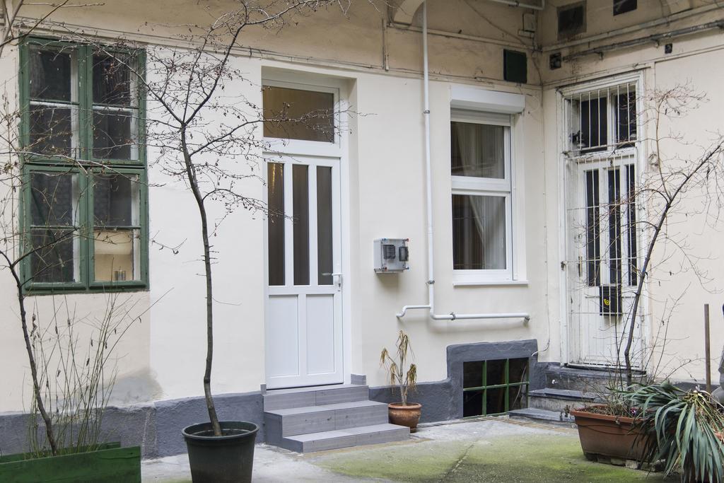 Ava'S Champagne Studio City Center-Andrash Street King Street Budapest Exterior photo